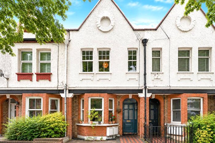 2 Bedroom Flat For Sale In Carr Road, Walthamstow, London, E17