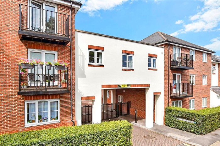 2 Bedroom Flat For Sale In Lind Road, Sutton, Surrey, SM1