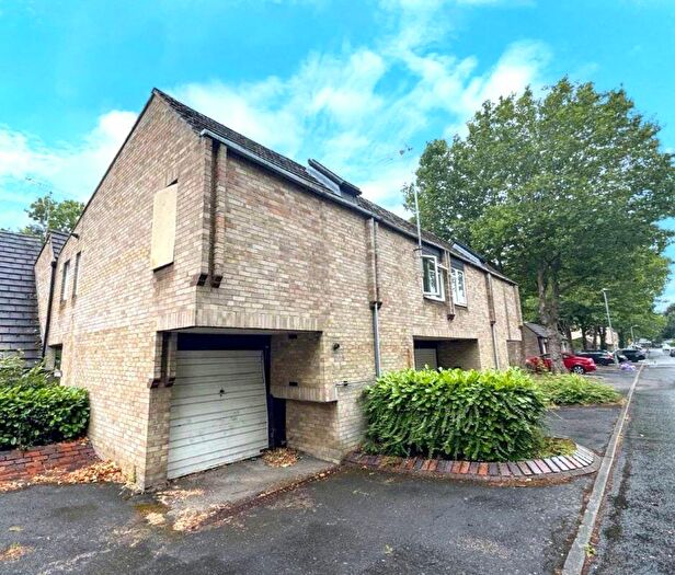 2 Bedroom Flat For Sale In Beambridge, Basildon, SS13