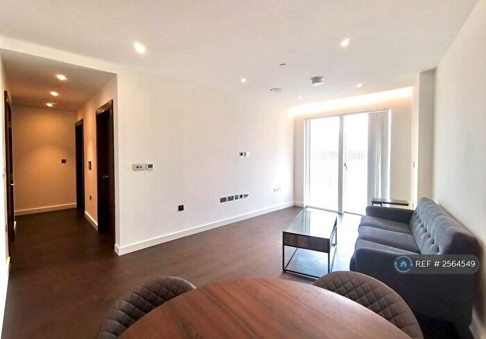 2 Bedroom Flat To Rent In Lanchester Way, London, SW11
