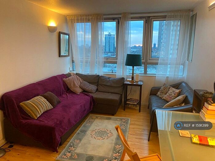 2 Bedroom Flat To Rent In Charlotte Despard Avenue, London, SW11