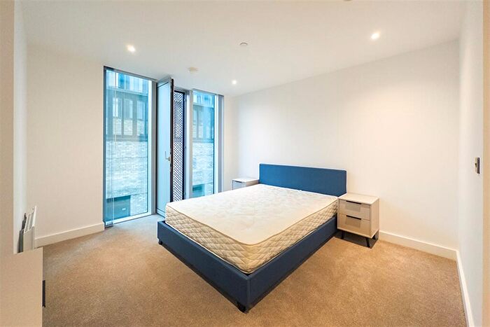 2 Bedroom Apartment To Rent In The Blade, M15