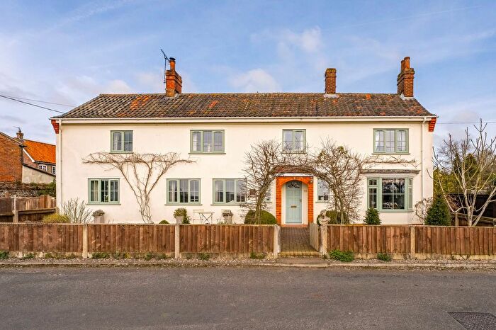 6 Bedroom Detached House For Sale In The Street, Hindolveston, NR20