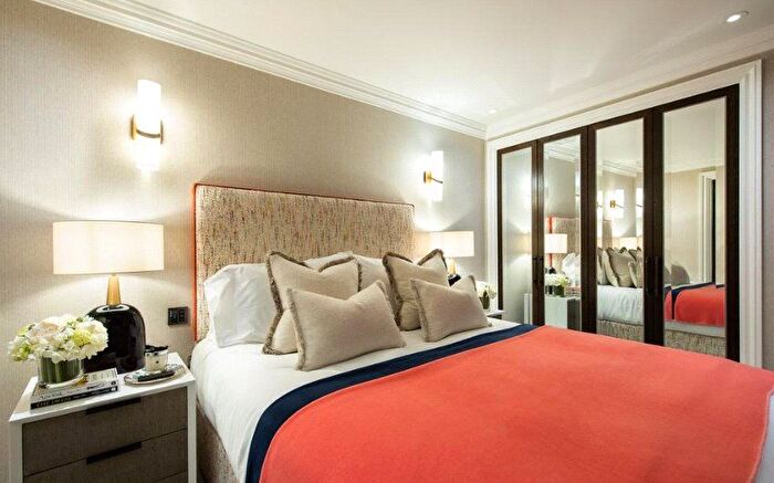 3 Bedroom Flat To Rent In Prince Of Wales Terrace, Kensington, London, W8