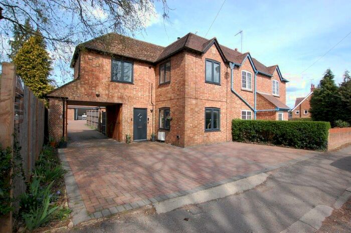 3 Bedroom Semi-Detached House To Rent In School Lane, Welwyn, AL6