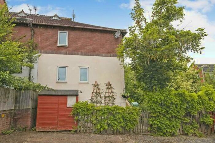 2 Bedroom House To Rent In Kinnerton Way, Exeter, EX4