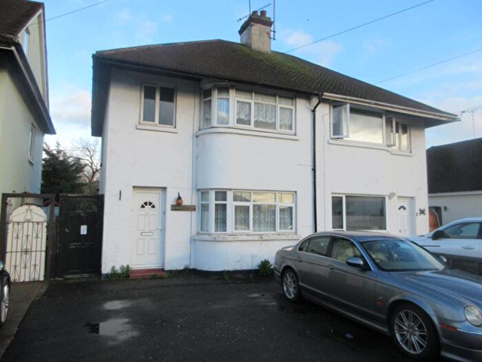 3 Bedroom Semi Detached House To Rent In Thornford Gardens, Southend On Sea, SS2