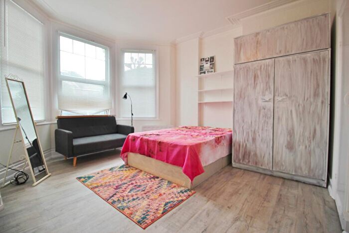 Studio To Rent In High Road, Whetstone, N20
