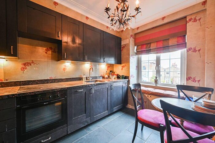 1 Bedroom Flat For Sale In Cheyne Walk, Chelsea, London, SW3