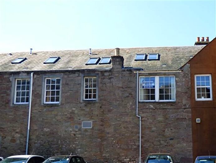 2 Bedroom Flat To Rent In South St. Johns Place, Perth, PH1