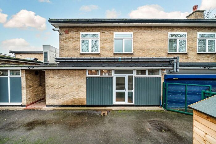 3 Bedroom Maisonette To Rent In North Street, Isleworth, TW7