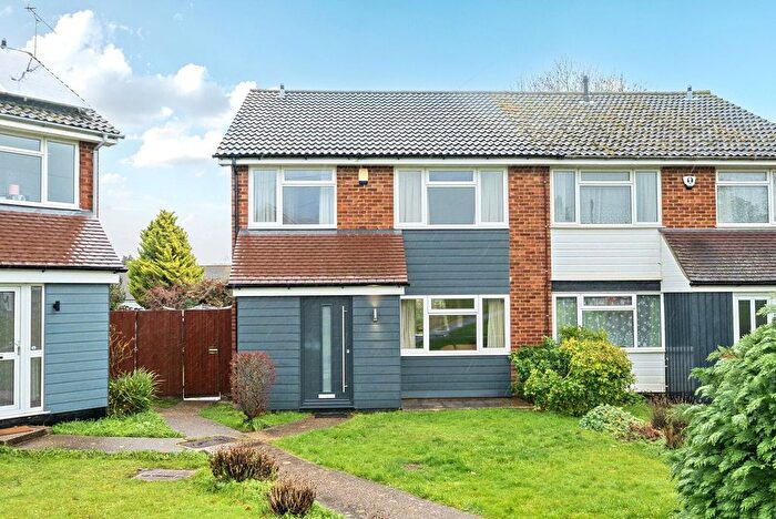 4 Bedroom Semi-Detached House For Sale In Burnt Common Close, Ripley, GU23