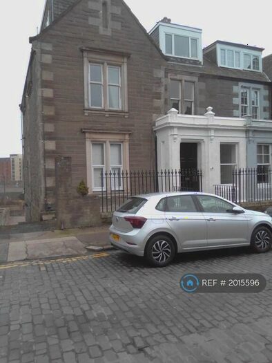 3 Bedroom Flat To Rent In Roseangle, Dundee, DD1