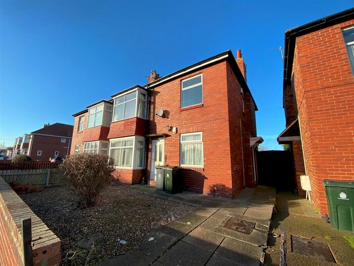2 Bedroom Flat To Rent In Fairfield Drive, West Monkseaton, Whitley Bay NE25