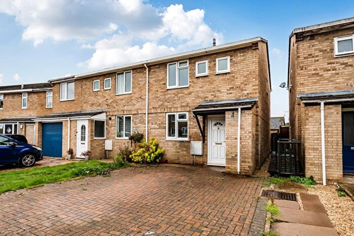 3 Bedroom Semi-Detached House For Sale In Kidlington, Oxfordshire, OX5
