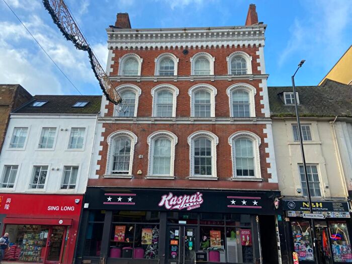 2 Bedroom Flat To Rent In Drapery, Town Centre, NN1