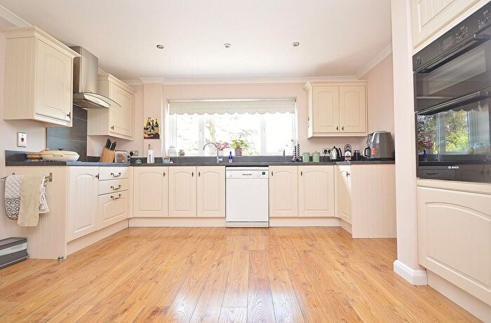 3 Bedroom Detached House For Sale In Wycombe Road, Princes Risborough, HP27