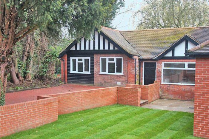 2 Bedroom Bungalow To Rent In The Lodge, Abbey Road, Grimsby, DN32