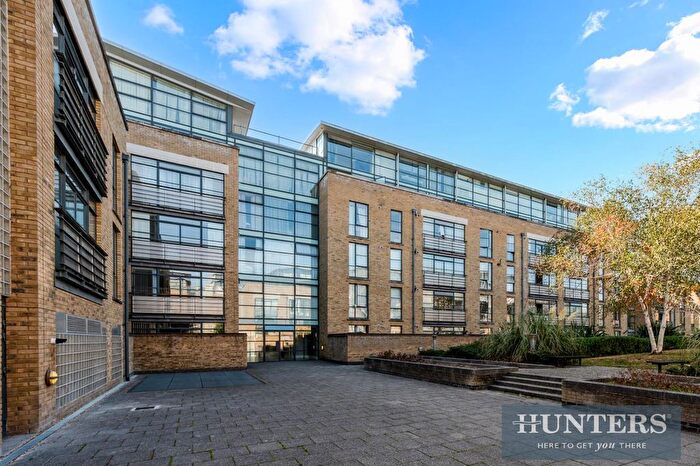 2 Bedroom Flat For Sale In Town Meadow, Brentford, TW8