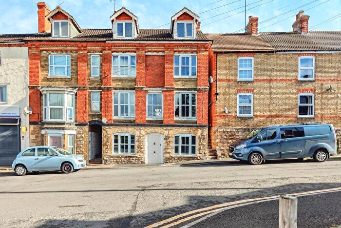 4 Bedroom Terraced House For Sale In Hill Street, Raunds, Wellingborough, NN9