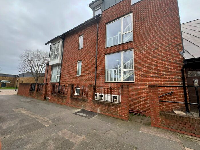 2 Bedroom Maisonette To Rent In Kings Avenue, Clapham, SW4