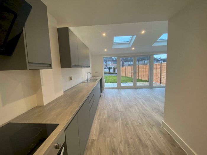 2 Bedroom Flat To Rent In Alma Road, Kingswood, Bristol, BS15