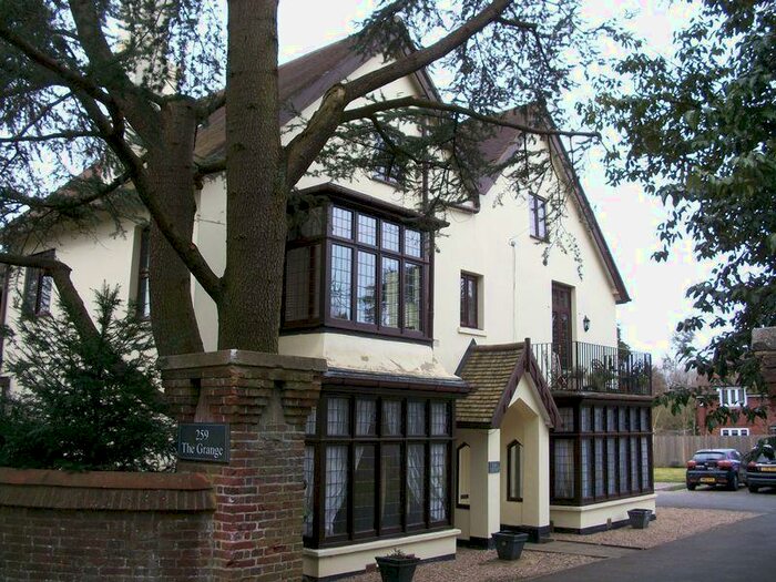 2 Bedroom Flat To Rent In Hillbury Road, Warlingham, CR6