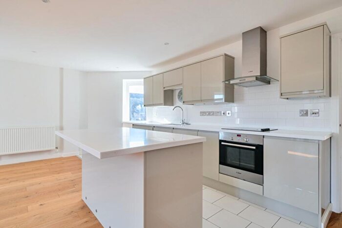 2 Bedroom Flat To Rent In High Street Marlborough, SN8