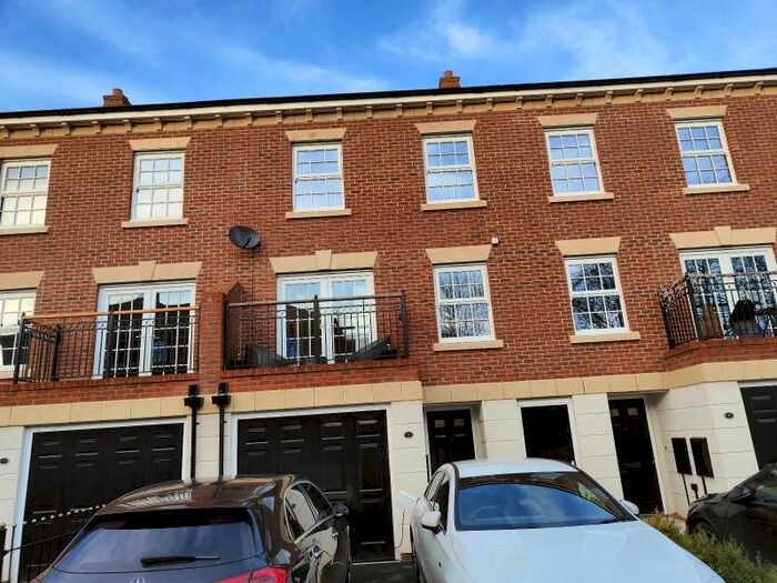 4 Bedroom Property To Rent In Butler Way, Wakefield, WF1