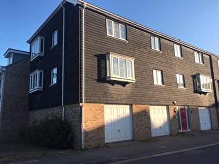 2 Bedroom Flat To Rent In Harbour Walk, Diamond Road, Whitstable, Kent, CT5