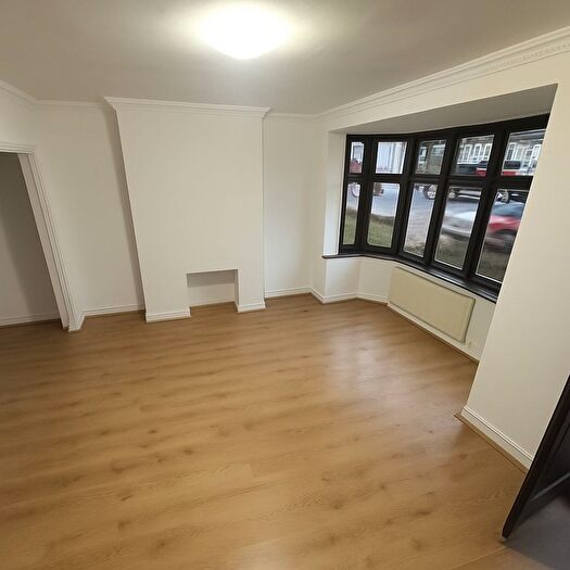 3 Bedroom Terraced House To Rent In Purley Road, Enfield, N9