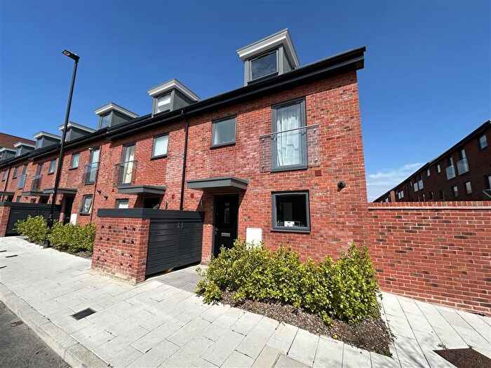 4 Bedroom Property To Rent In John Thornycroft Road, Southampton, SO19