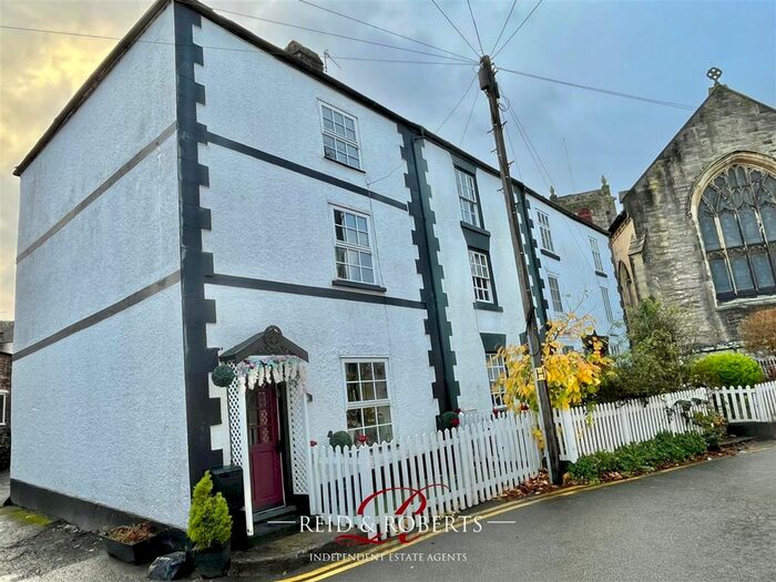 2 Bedroom Town House For Sale In Church Street, Llangollen, Llangollen, LL20