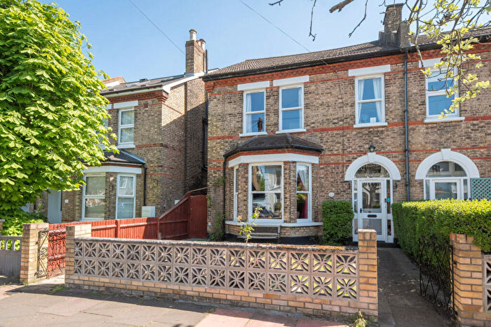 4 Bedroom Semi-Detached House For Sale In Marlow Road, London, SE20
