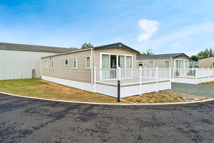 3 Bedroom Mobile/park Home For Sale In New River Bank, Littleport, Ely, Cambridgeshire, CB7