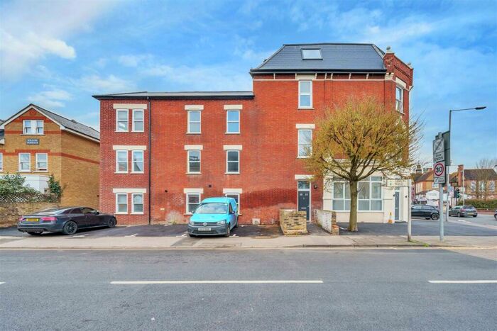 2 Bedroom Flat To Rent In Montana House, Gibbon Road, KT2