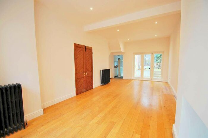 4 Bedroom Flat To Rent In Railton Road, Herne Hill, London, SE24