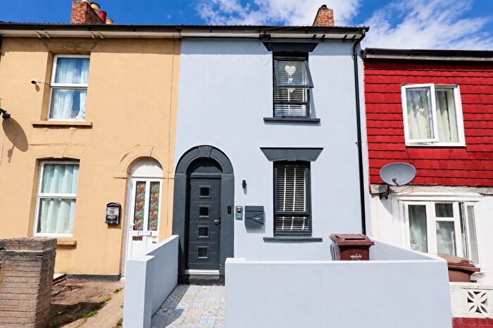 2 Bedroom Terraced House For Sale In Victoria Street, Gillingham, ME7