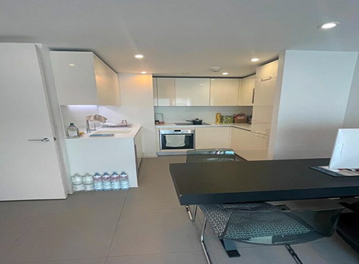 1 Bedroom Flat To Rent In Bollinder Place, London, EC1V