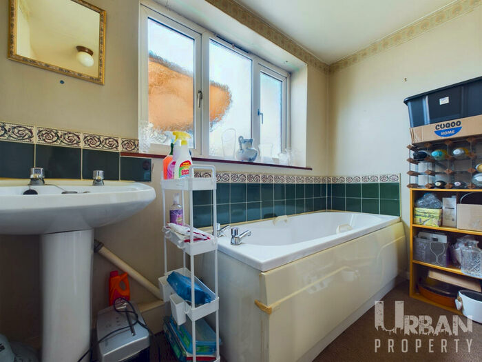 3 Bedroom Terraced House For Sale In Dryden Street, Hull, Yorkshire, HU8