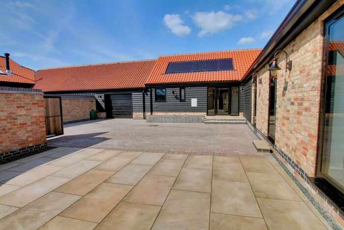4 Bedroom Barn Conversion For Sale In Coldham Bank, Staggs Holt, PE15