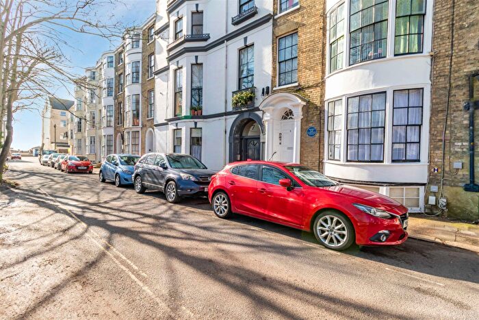 1 Bedroom Flat For Sale In Bedford Row, Worthing, BN11