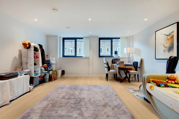 1 Bedroom Flat To Rent In Tabard Street, London, SE1