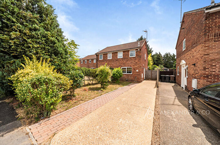2 Bedroom Semi-Detached House For Sale In Buzzard Road, Luton, Bedfordshire, LU4