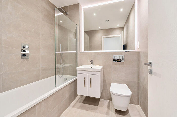 1 Bedroom Apartment For Sale In Ladymead, Guildford, Surrey, GU1