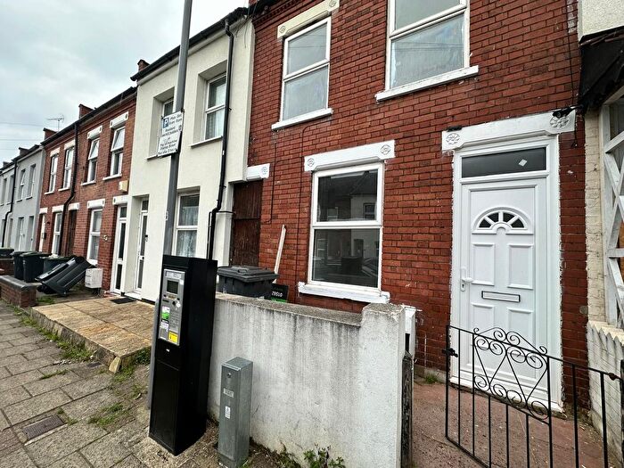 3 Bedroom Terraced House To Rent In Beech Road, Luton, Bedfordshire, LU1