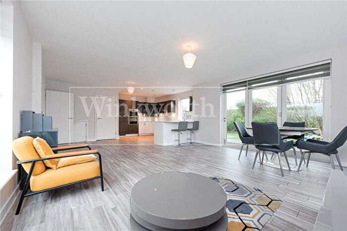 4 Bedroom Town House To Rent In Mark Twain Drive, London, NW2