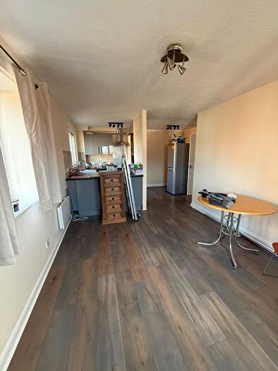 2 Bedroom Flat To Rent In Marchside Close, Hounslow, TW5