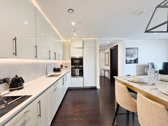 3 Bedroom Flat To Rent In Thorne House, Nine Elms, London, SW11