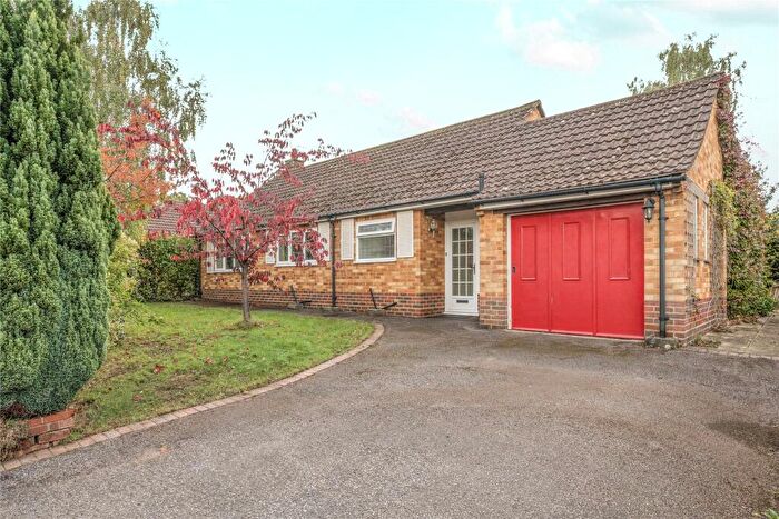 2 Bedroom Detached House For Sale In Winds Ridge, Send, Surrey, GU23